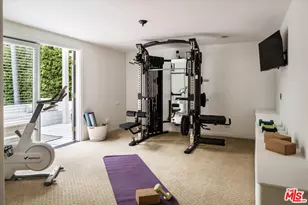 4189 Holly Knoll Dr, Los Angeles, CA 90027 - Photo 33