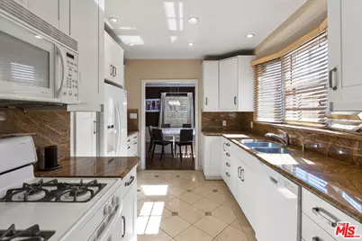 107 S Gardner St, Los Angeles, CA 90036 - Photo 11