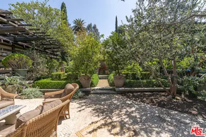 111 S Van Ness Ave, Los Angeles, CA 90004 - Photo 55