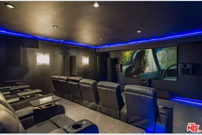 9405 Sierra Mar Pl, Los Angeles, CA 90069 - Photo 21