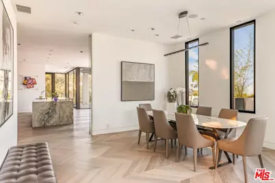 9405 Sierra Mar Pl, Los Angeles, CA 90069 - Photo 13