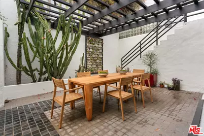 6469 Rodgerton Dr, Los Angeles, CA 90068 - Photo 15