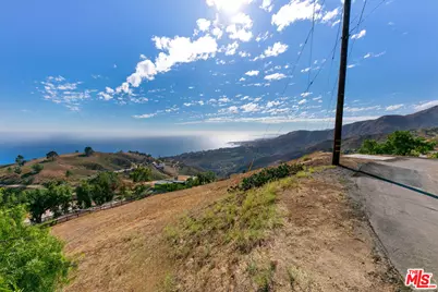 21800 Azurelee Dr, Malibu, CA 90265 - Photo 19