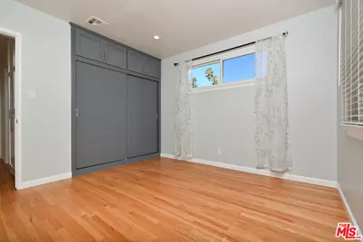 22025 De La Osa St, Woodland Hills, CA 91364 - Photo 29