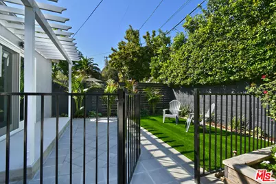22025 De La Osa St, Woodland Hills, CA 91364 - Photo 53