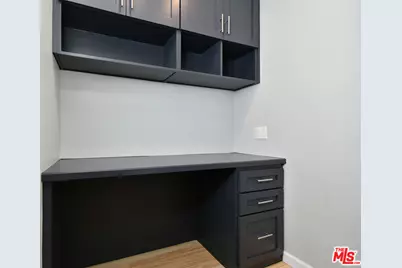 22025 De La Osa St, Woodland Hills, CA 91364 - Photo 37