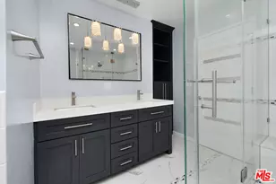 22025 De La Osa St, Woodland Hills, CA 91364 - Photo 47