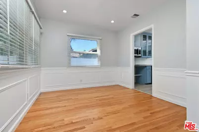 22025 De La Osa St, Woodland Hills, CA 91364 - Photo 11