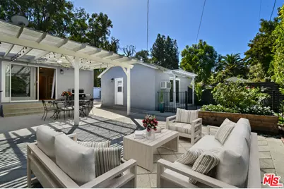 22025 De La Osa St, Woodland Hills, CA 91364 - Photo 51