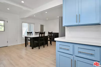 22025 De La Osa St, Woodland Hills, CA 91364 - Photo 19