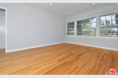 22025 De La Osa St, Woodland Hills, CA 91364 - Photo 7