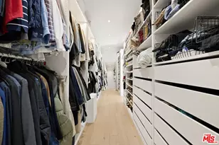 8583 Skyline Dr, Los Angeles, CA 90046 - Photo 17