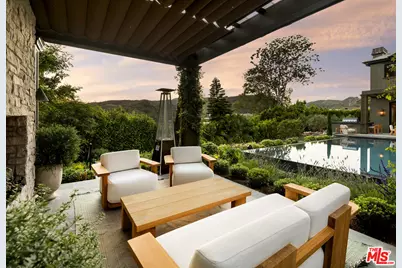 1529 Amalfi Dr, Pacific Palisades, CA 90272 - Photo 1