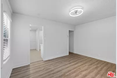 5600 S Manhattan Pl, Los Angeles, CA 90062 - Photo 9