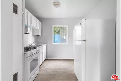 9823 S Main St, Los Angeles, CA 90003 - Photo 9
