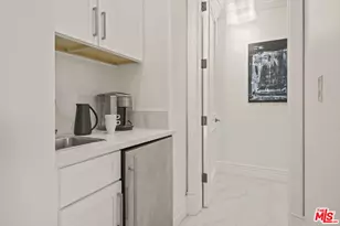 11730 Stonehenge Ln, Los Angeles, CA 90049 - Photo 25