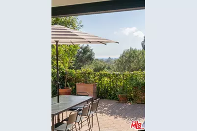 391 N Saltair Ave, Los Angeles, CA 90049 - Photo 13
