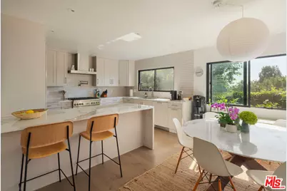 391 N Saltair Ave, Los Angeles, CA 90049 - Photo 5