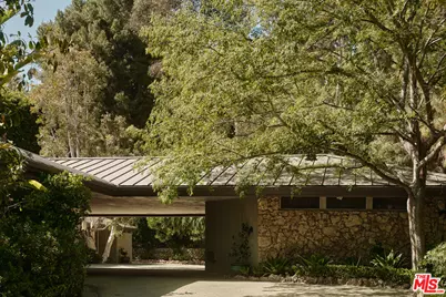 1117 N Beverly Dr, Beverly Hills, CA 90210 - Photo 31