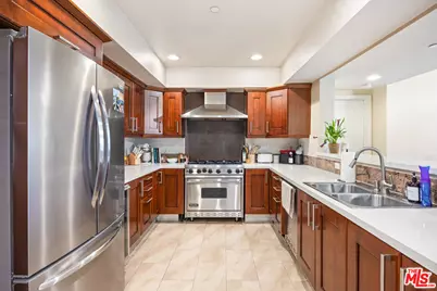 951 Granville Ave #202, Los Angeles, CA 90049 - Photo 5