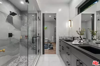 17401 Rancho St, Encino, CA 91316 - Photo 25