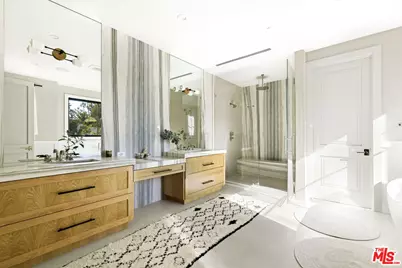 6310 Mirror Lake Dr, Los Angeles, CA 90068 - Photo 17