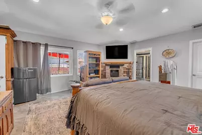 7506 Independenc Ave, Canoga Park, CA 91303 - Photo 13