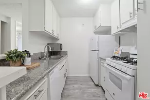 18620 Hatteras St, Tarzana, CA 91356 - Photo 9