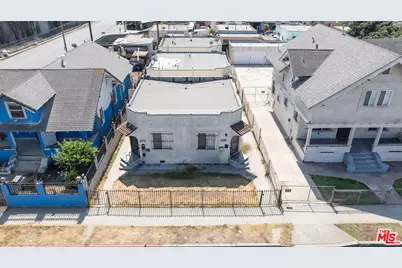 424 W Gage Ave, Los Angeles, CA 90003 - Photo 1