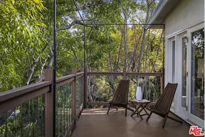 2422 Claremont Ave, Los Angeles, CA 90027 - Photo 17