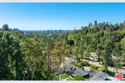 1418 Lindacrest Dr, Beverly Hills, CA 90210 - Photo 17