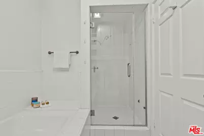 10654 Eastborne Ave #102, Los Angeles, CA 90024 - Photo 19