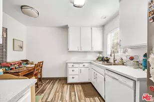 12940 Riverside Dr, Sherman Oaks, CA 91423 - Photo 5
