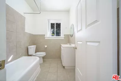 4572 Rosewood Ave, Los Angeles, CA 90004 - Photo 11