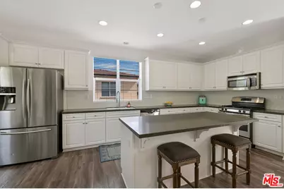 21990 Moveo Dr, Santa Clarita, CA 91350 - Photo 5