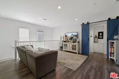 21990 Moveo Dr, Santa Clarita, CA 91350 - Photo 9