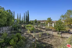21990 Moveo Dr, Santa Clarita, CA 91350 - Photo 33