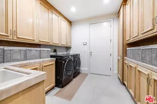 915 N Rexford Dr, Beverly Hills, CA 90210 - Photo 45