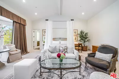 915 N Rexford Dr, Beverly Hills, CA 90210 - Photo 37