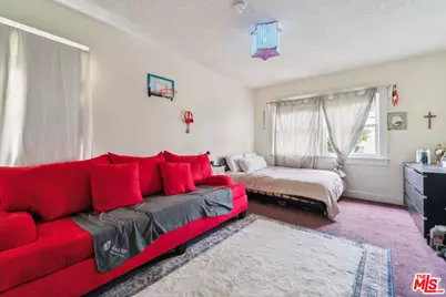 1946 S La Salle Ave, Los Angeles, CA 90018 - Photo 11