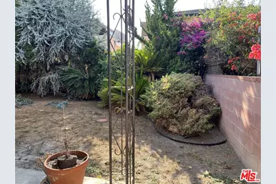 3861 S Norton Ave, Los Angeles, CA 90008 - Photo 23