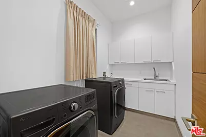 11200 Dona Lola Dr, Studio City, CA 91604 - Photo 15