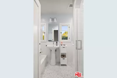 6502 Commodore Sloat Dr, Los Angeles, CA 90048 - Photo 9