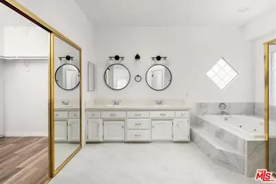 10711 Four Bears Dr, Bakersfield, CA 93312 - Photo 13