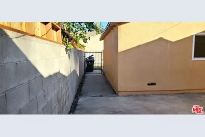 4716 S Van Ness Ave, Los Angeles, CA 90062 - Photo 43
