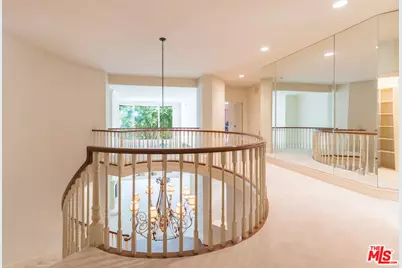 12386 Ridge Cir, Los Angeles, CA 90049 - Photo 19