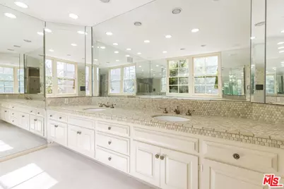 12386 Ridge Cir, Los Angeles, CA 90049 - Photo 31