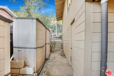 2070 Lilac Ln, Glendale, CA 91206 - Photo 39