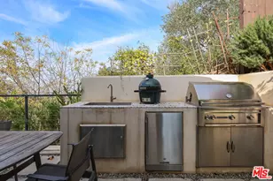 2835 Oak Point Dr, Los Angeles, CA 90068 - Photo 33