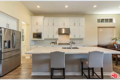 25105 Citron Ln, Canyon Country, CA 91387 - Photo 5
